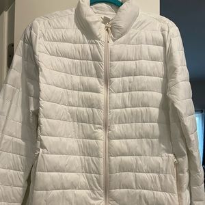 Old Navy Puffer Jacket in very good condition. Large